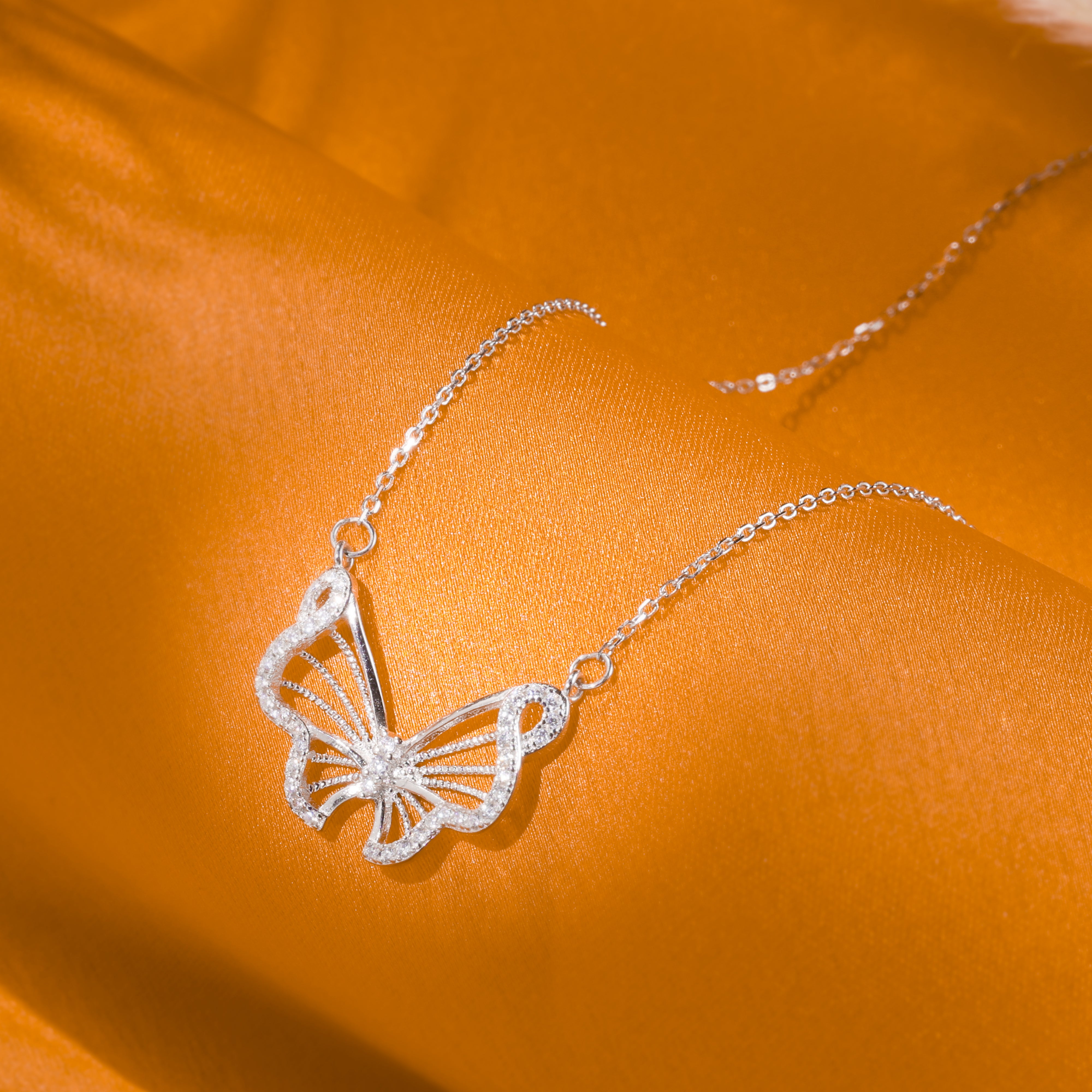 Flying Butterfly Silver Pendant Necklace –